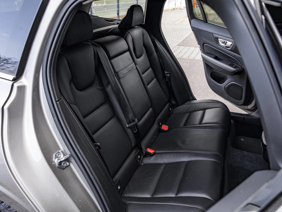 Volvo V60 cena 96900 przebieg: 165015, rok produkcji 2018 z Mińsk Mazowiecki małe 781
